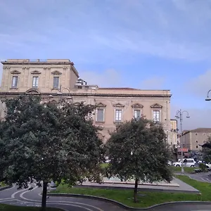 Dimora Cutelli , Aeroporto di Catania Fontana Rossa Italia
